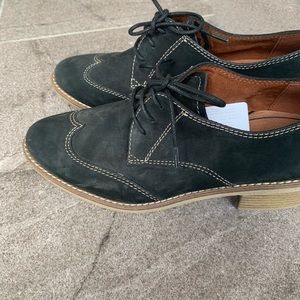 NWT Genuine leather black tie up Loafers